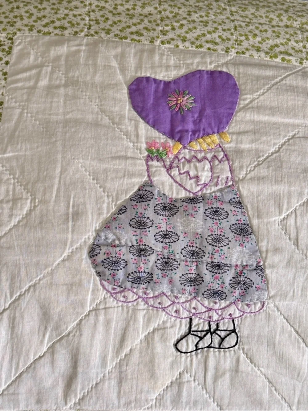 Sun‎ Bonnet Sue Vintage Patchwork & Applique Quilt Hand Made 1939 - 1970 84x74”